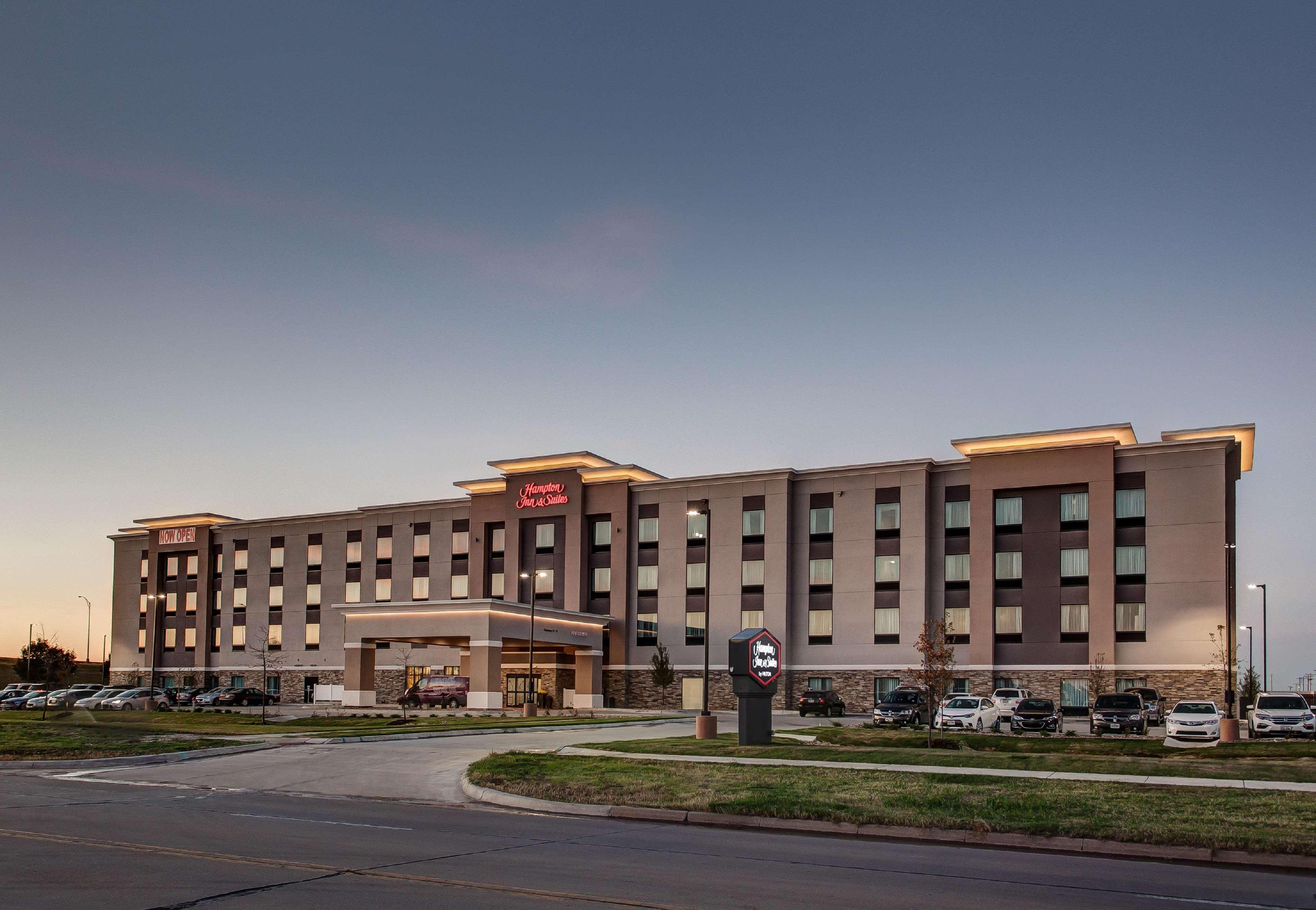 Hampton Inn & Suites-Wichita/Airport, Ks Esterno foto